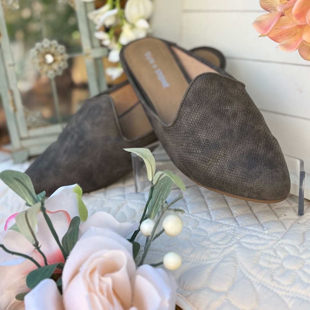 Sun‎ + Stone Women's Charcoal Loafers - Picture 4 of 9